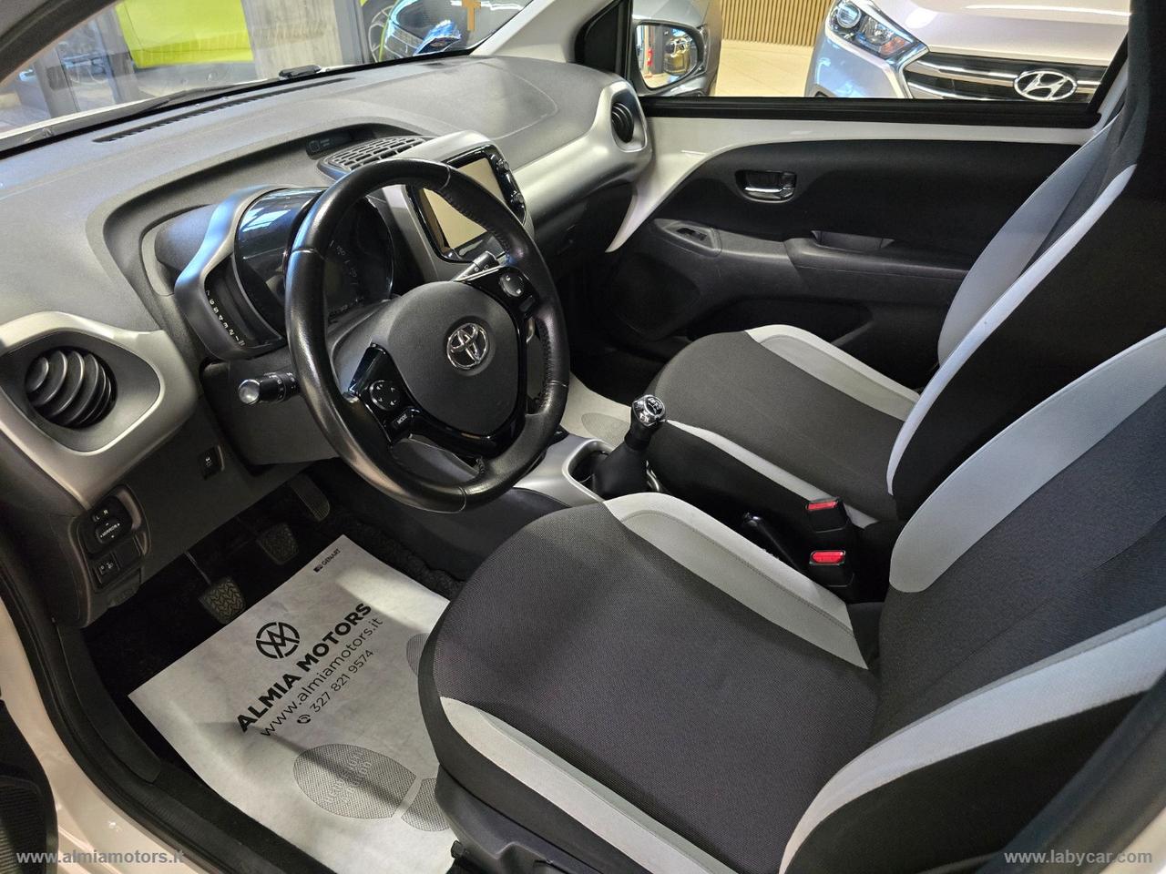 TOYOTA Aygo 1.0 VVT-i 69 CV 5p. x-cool