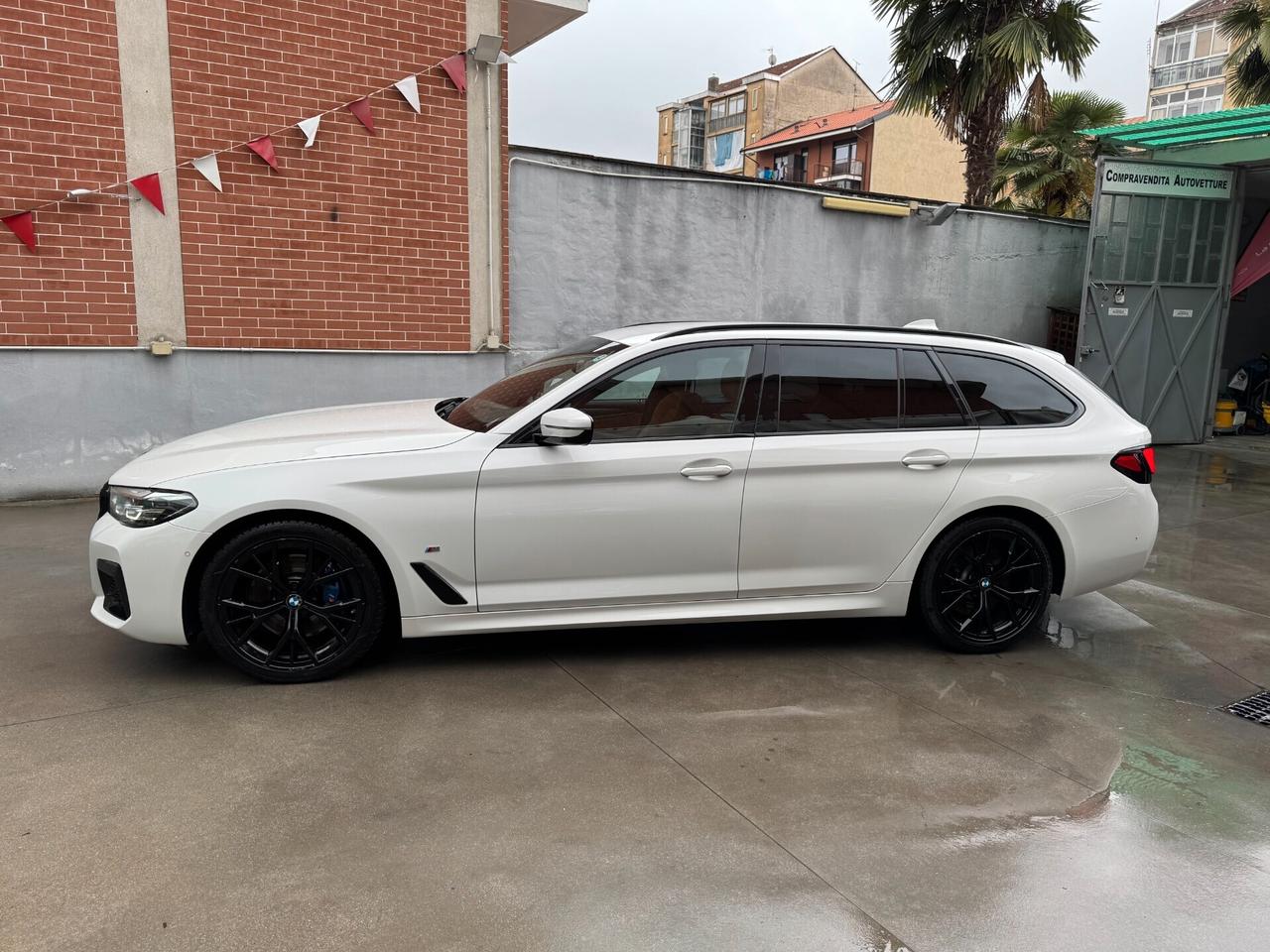 BMW 520 G31d Touring LCI mhev 48V xdrive Msport auto