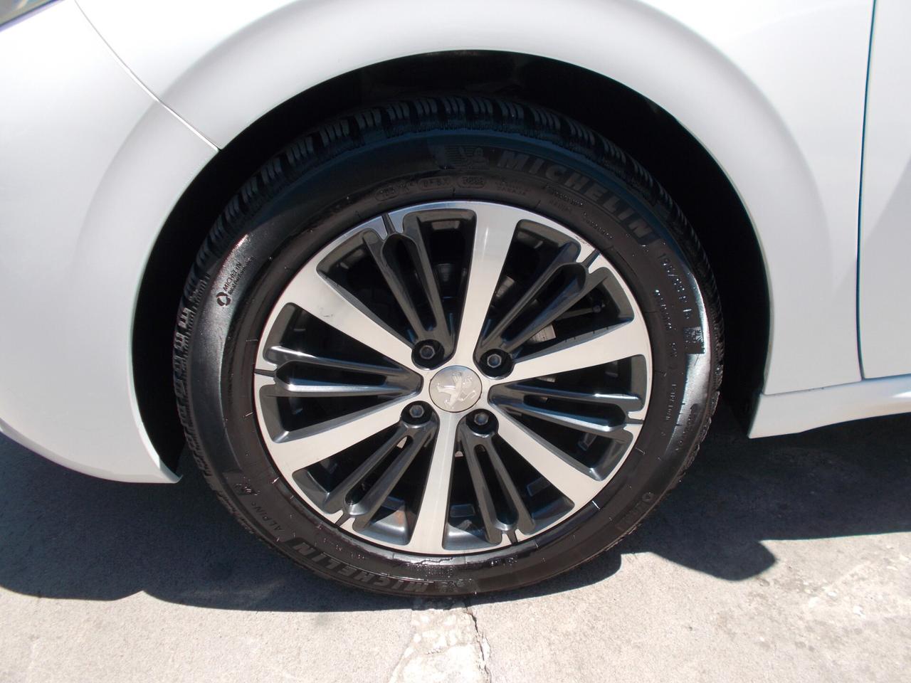 Peugeot 208 1.2 VTi 82 CV 5 porte Allure