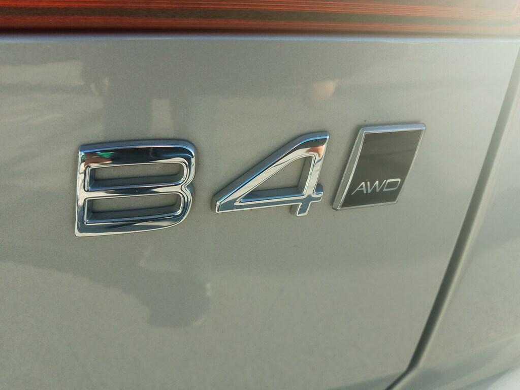 Volvo XC60 2.0 B4 Momentum AWD Auto