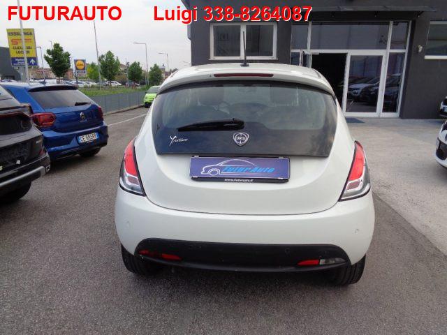 LANCIA Ypsilon 1.0 FireFly 5 porte S&S Hybrid Ecochic Silver