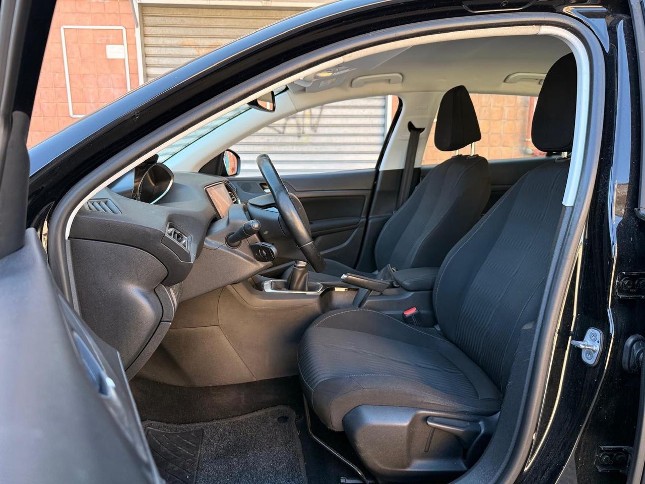 Peugeot 308 BlueHDi 100 S&S Business