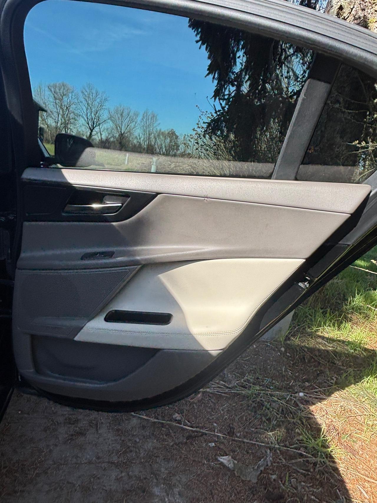 Jaguar XE 2.0 D Turbo R-Sport