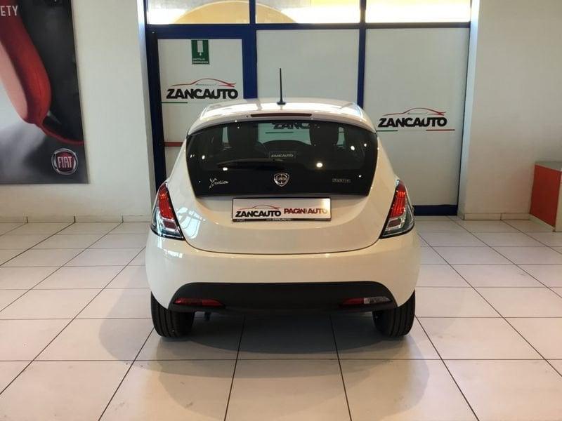 Lancia Ypsilon Ypsilon 1.0 FireFly 5 porte S&S Hybrid Ecochic Silver