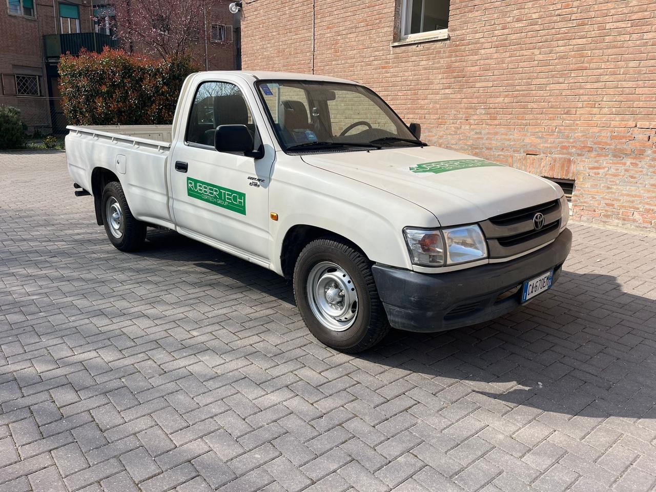 Toyota Hilux 2.4 2WD