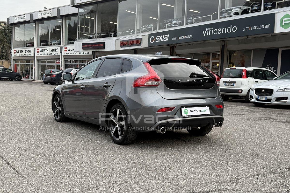 VOLVO V40 D2 Geartronic R-design Momentum