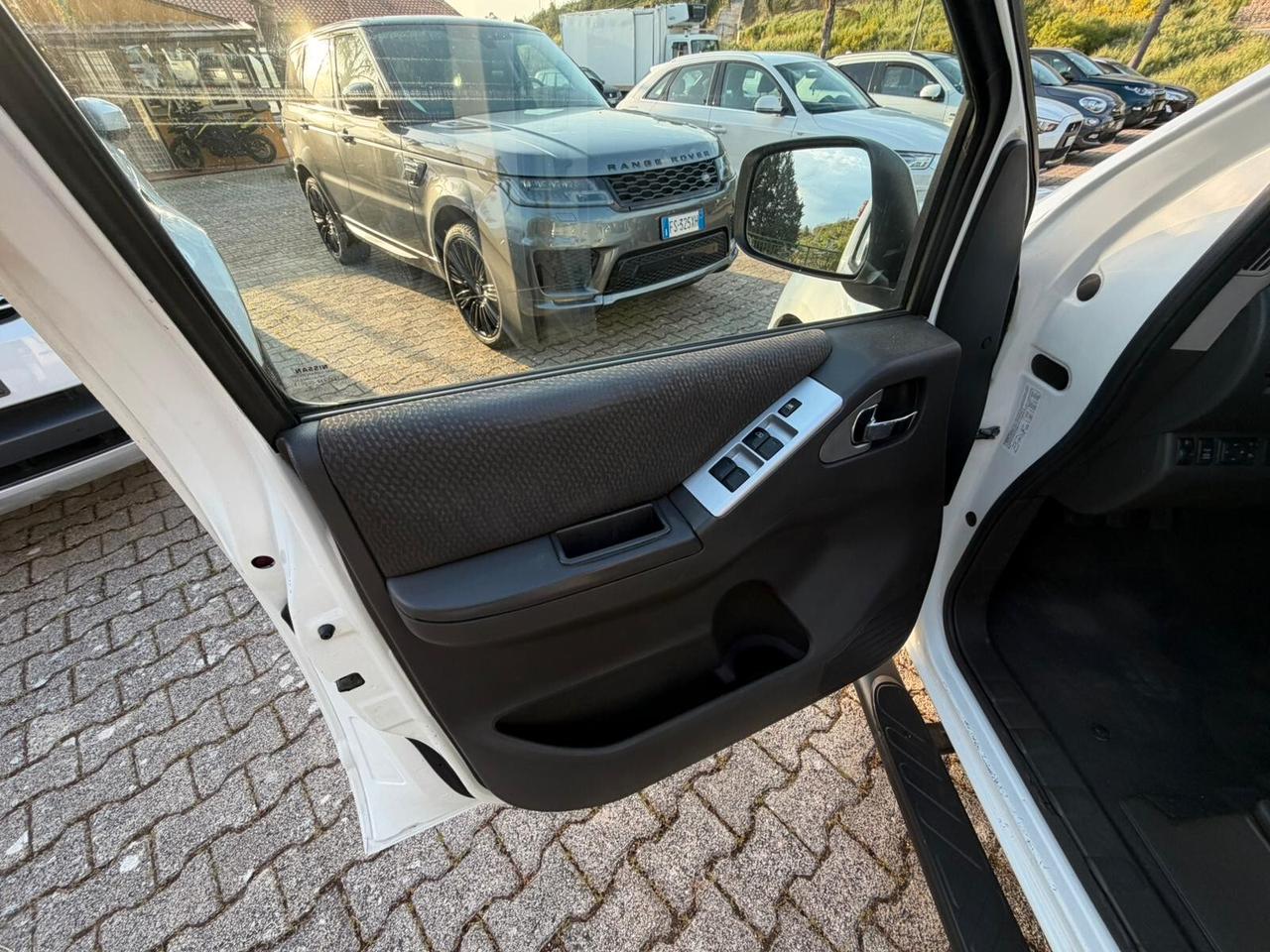 Nissan Navara 2.5 dCi 190CV 4 porte Double Cab LE