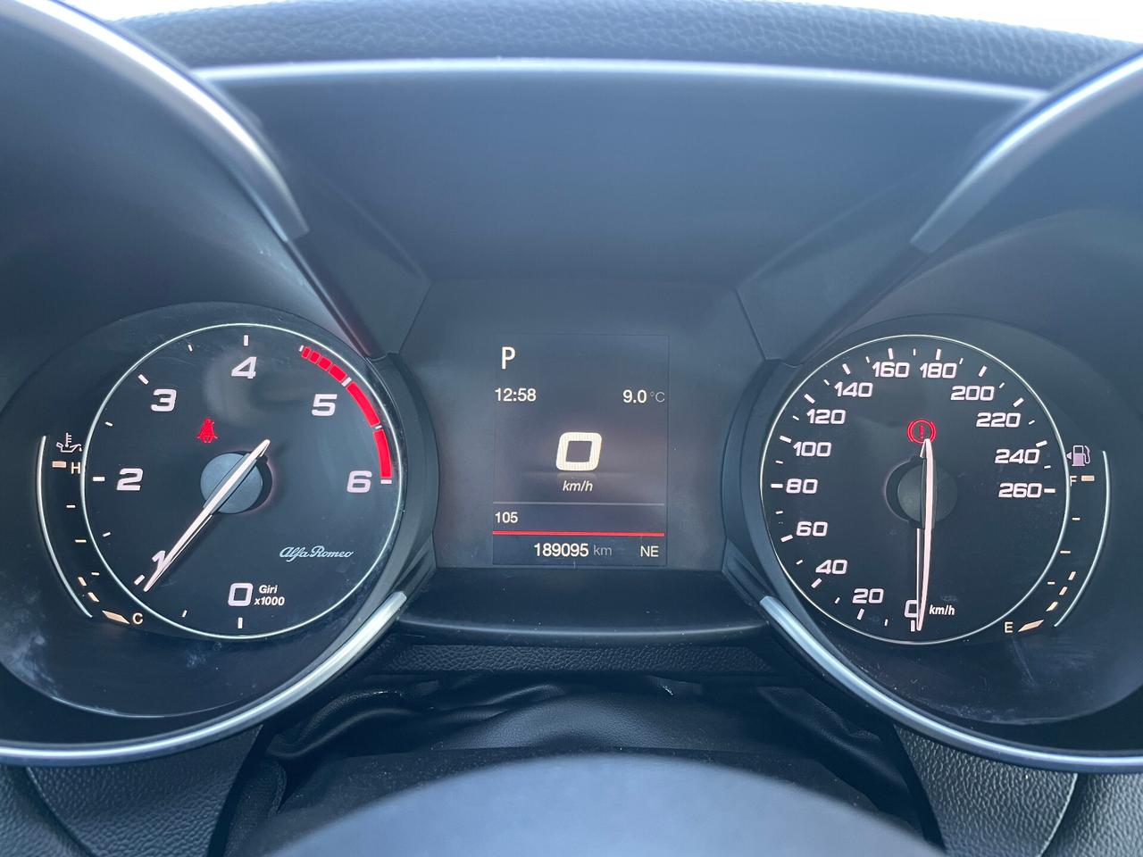 Alfa Romeo Giulia 2.2 Turbodiesel 150 CV AT8 Business-NAVIGATORE-RETROCAMERA