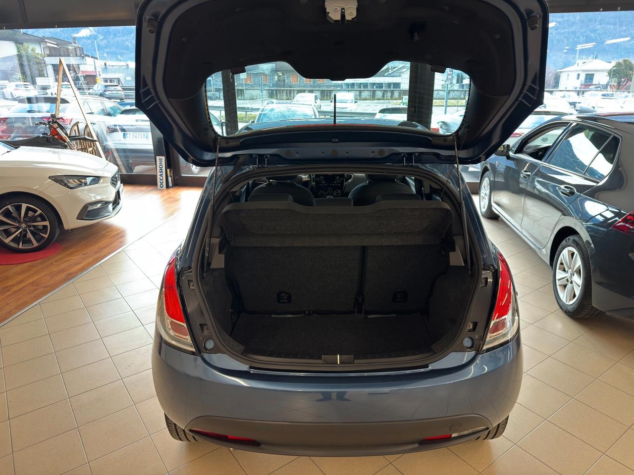 Lancia Ypsilon LANCIA YPSILON 1.0cc 69Cv Platino