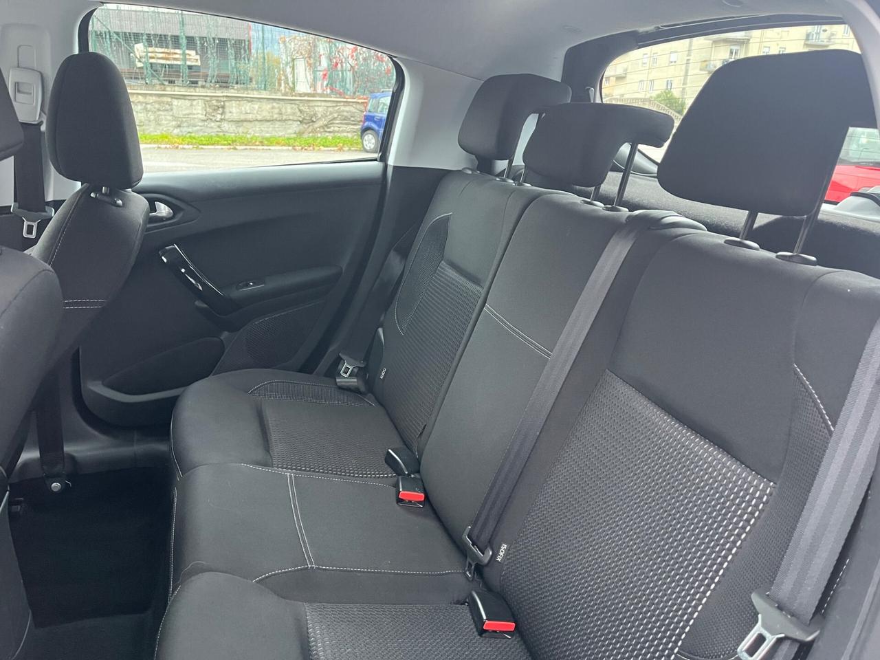 PEUGEOT 208 NEOPATENTATI