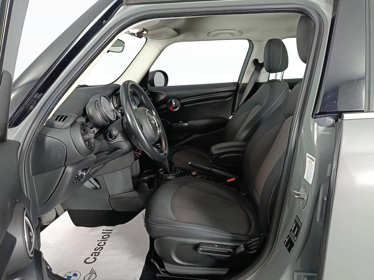 MINI Mini IV F55-F56 2014 - Mini 1.5 Cooper D Business 5p auto