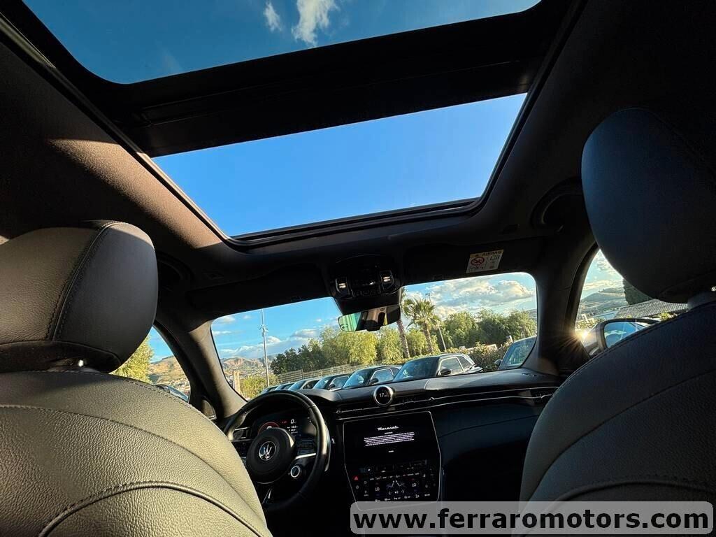 Maserati Grecale MHEV 300 CV solo 10.000 KM IVA ESPOSTA Tua a soli 579 Euro al mese