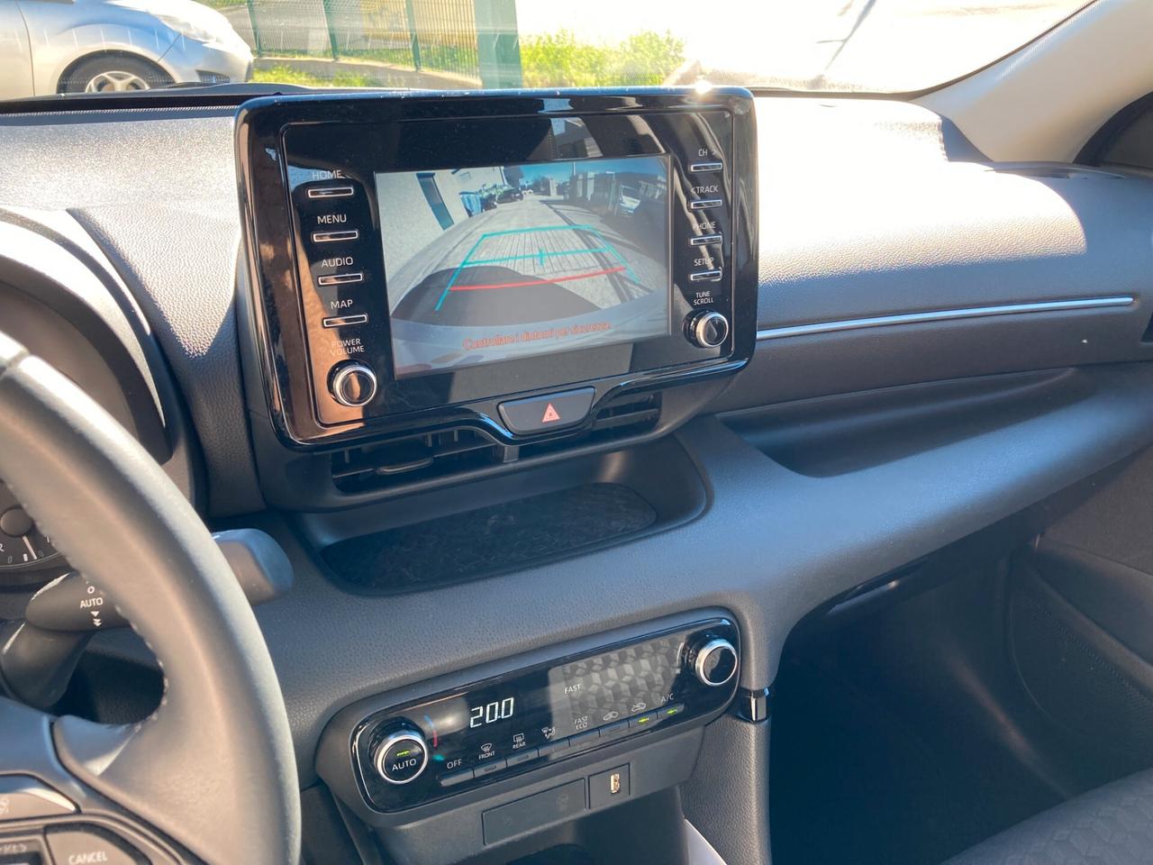 Toyota Yaris 1.5 Hybrid 5p. Active 14700 KM.