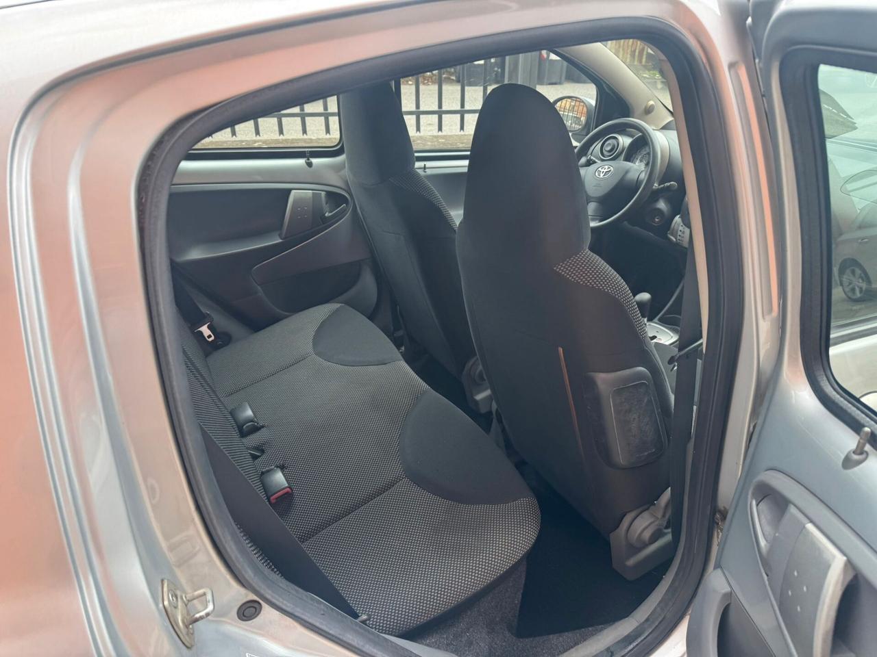 Toyota Aygo 1.0 12V VVT-i 5 porte Sol Connect MMT