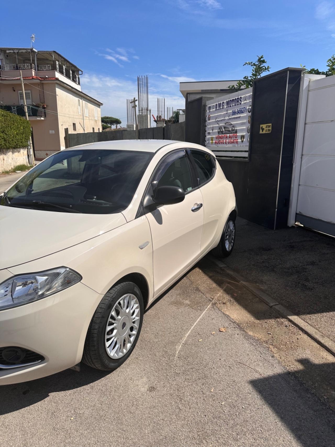 Lancia Ypsilon 1.2 69 CV 5 porte Silver