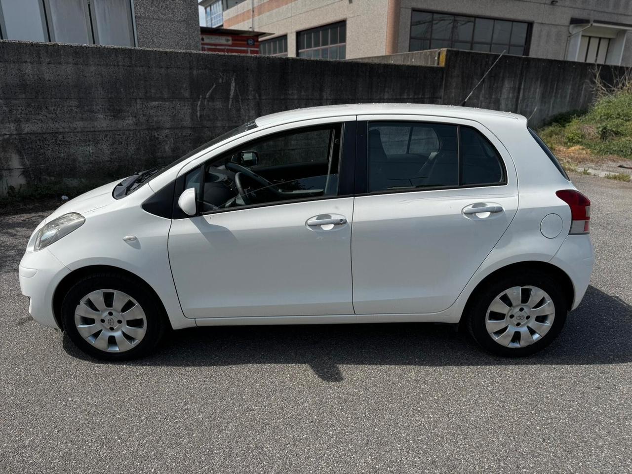 Toyota Yaris 1.0 5 porte Sol