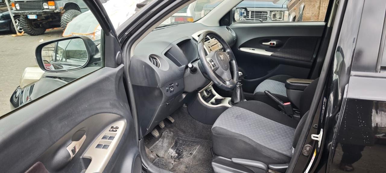 Toyota Urban Cruiser 4x4 D-4D AWD Luxury