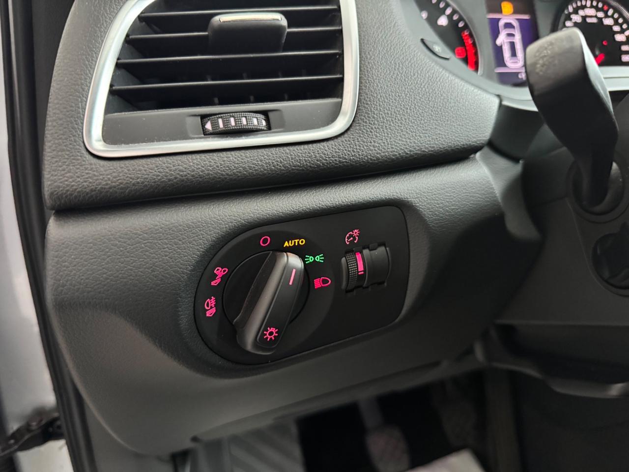 Audi Q3 2.0 TDI 120 CV Design NAVI LED EURO6