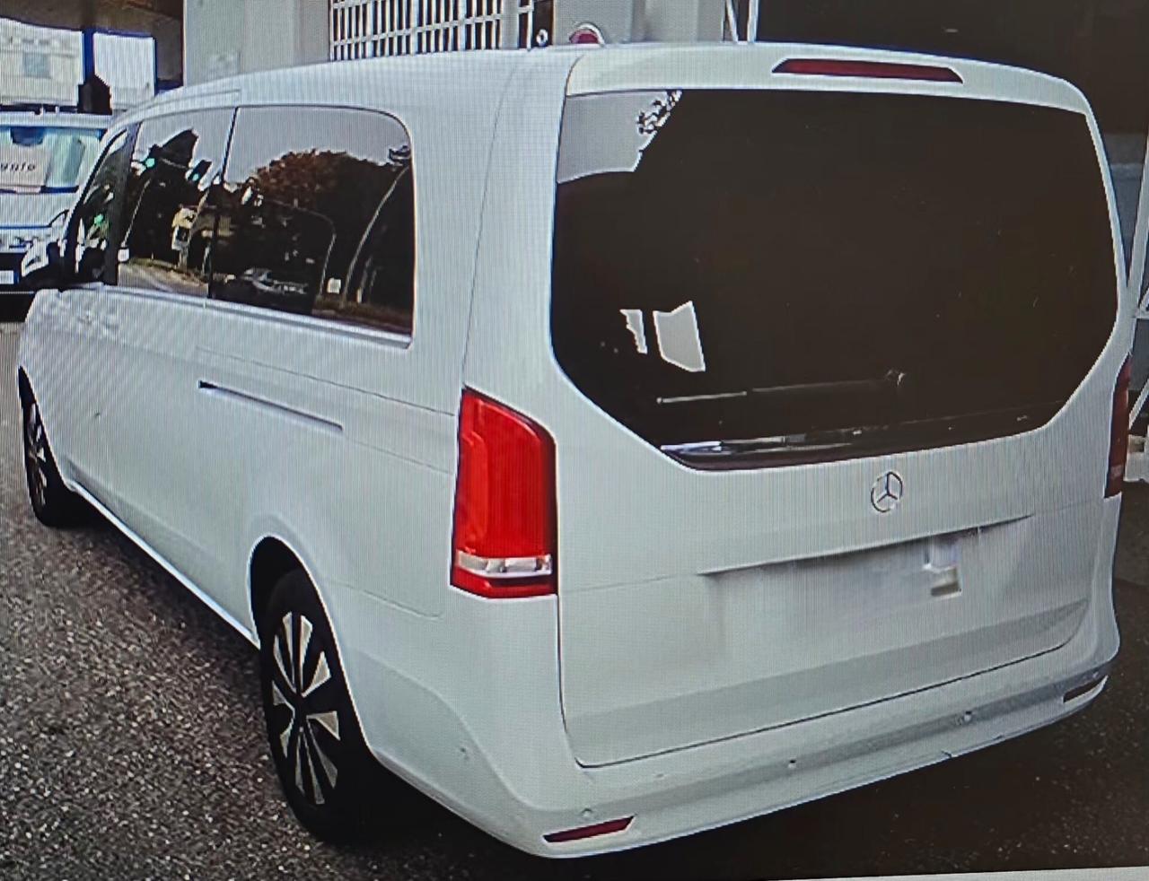 MERCEDES V 220d EXTRALONG SPORT 8 POSTI-iva esposta