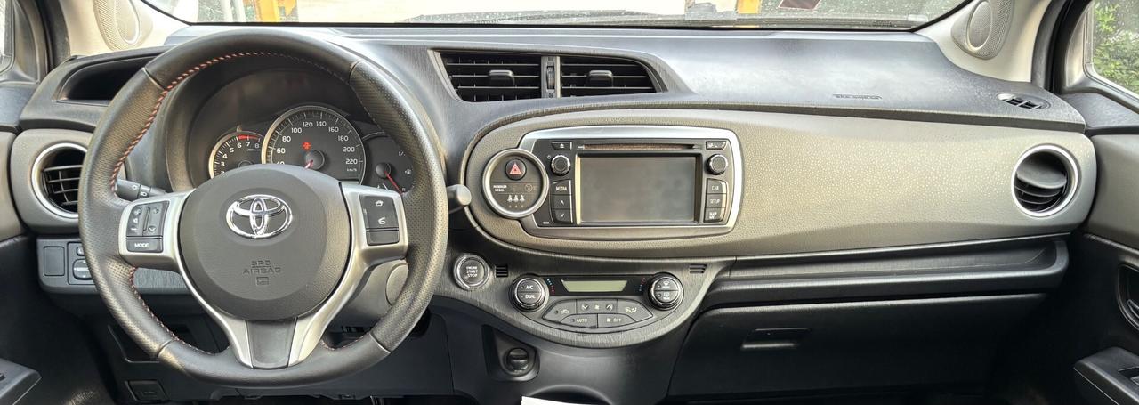 Toyota Yaris 1.3 5 porte Lounge AUTOMATICA