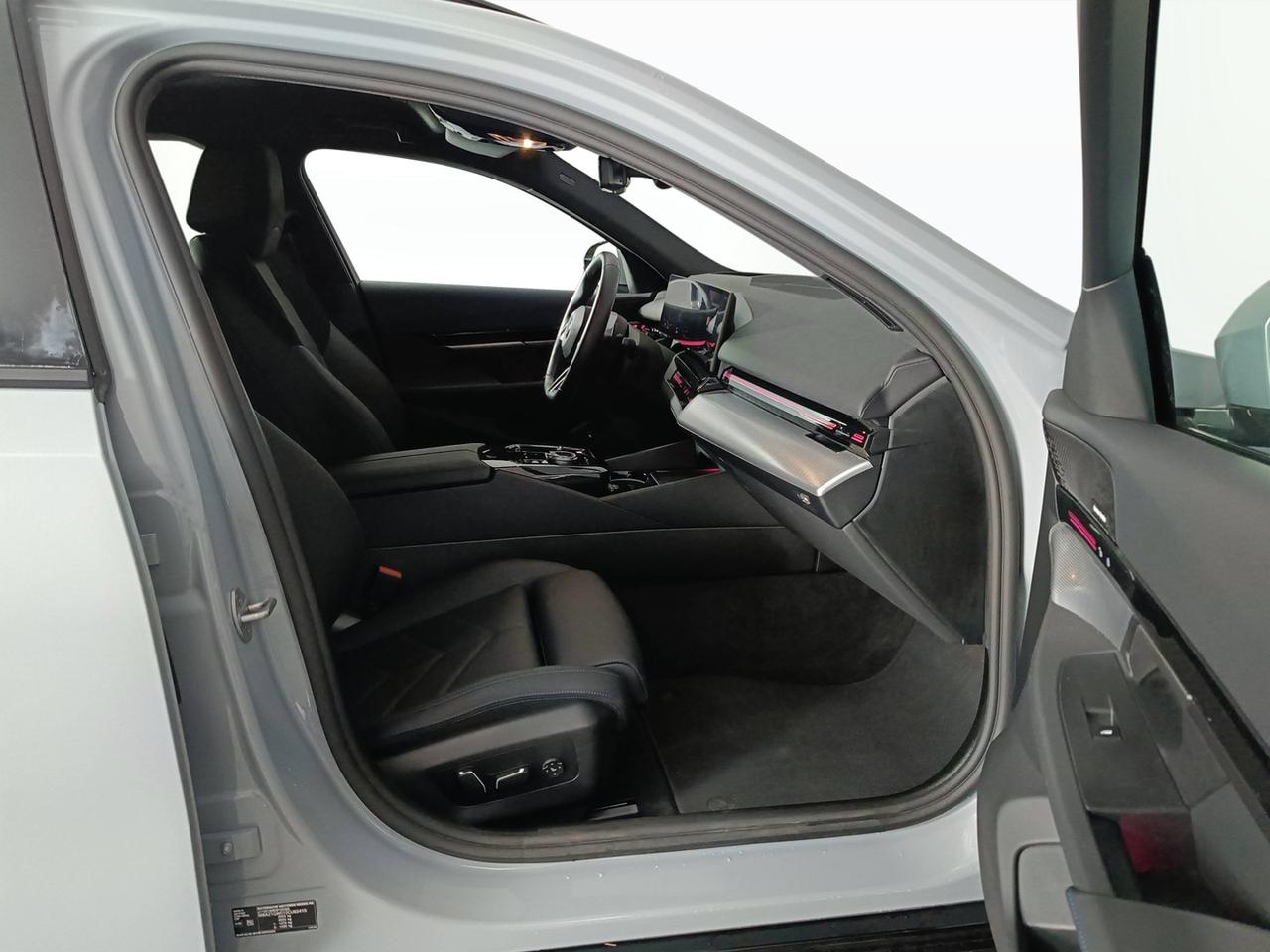 BMW Serie 5 G61 2024 Touring - 520d Touring 48V xdrive MSport Pro auto