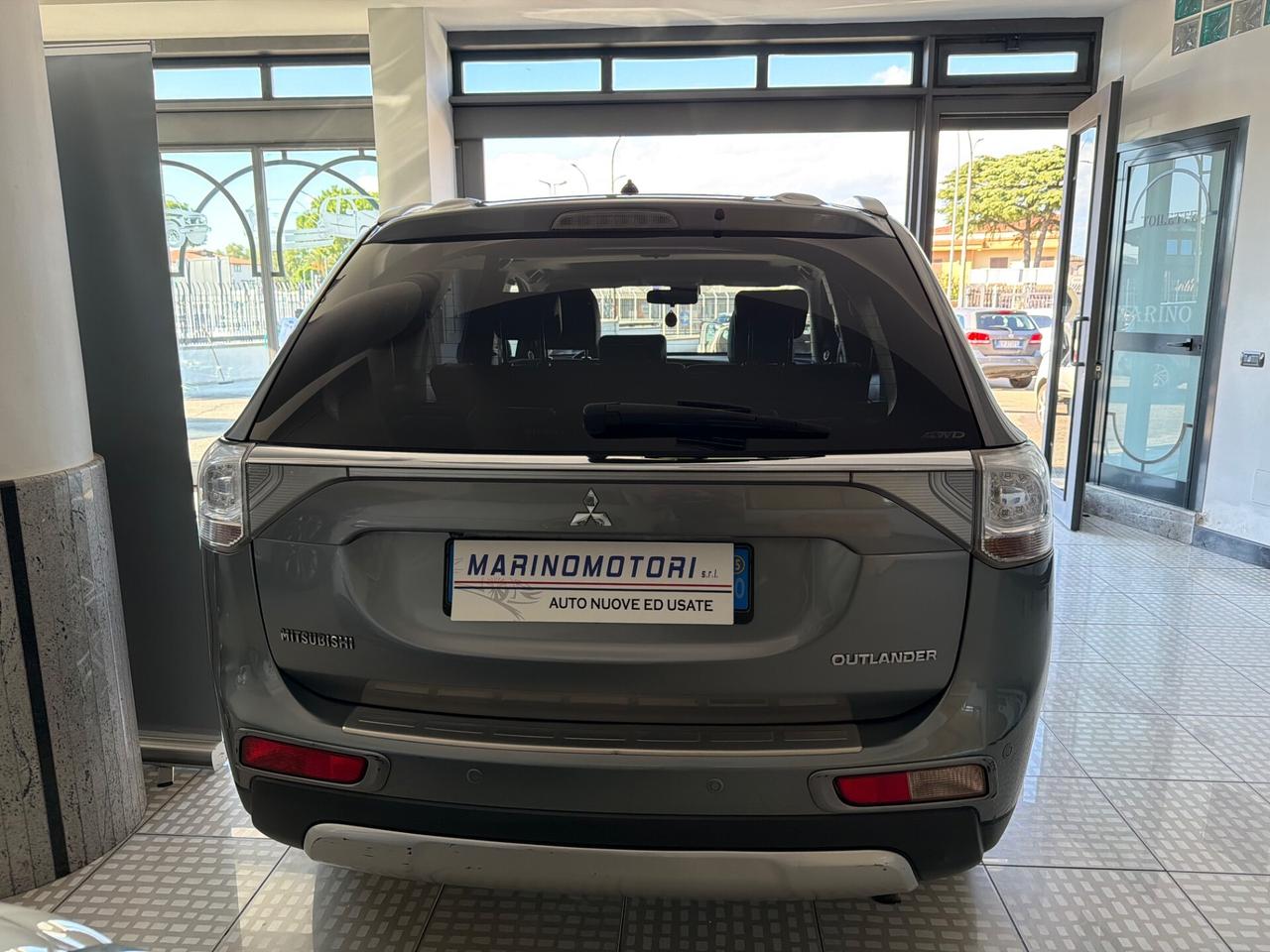 Mitsubishi Outlander 2.2 DI-D 4WD Instyle 7p. Con Tetto apribile
