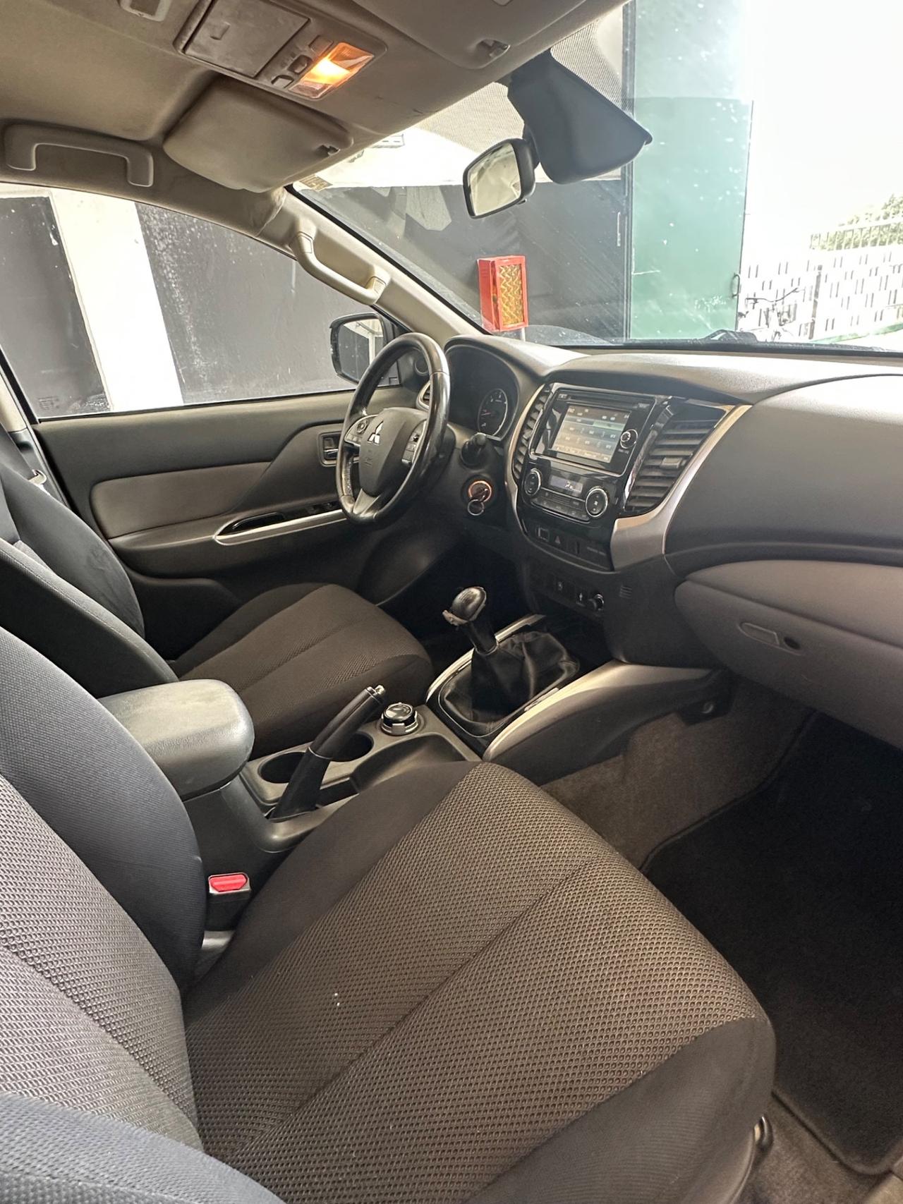 Mitsubishi L200 2.4 DI-D/154CV Club Cab Inform