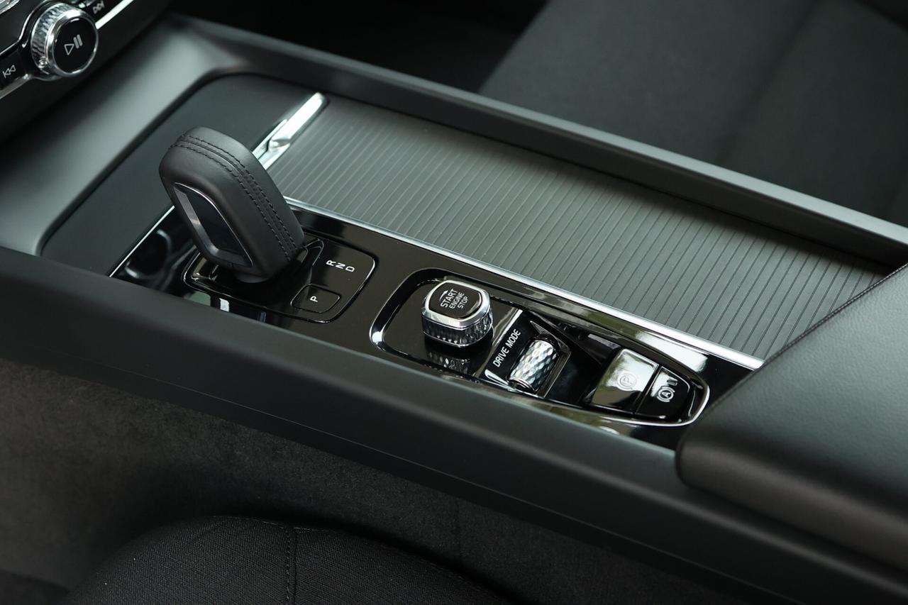 Volvo XC 60 XC60 B4 (d) AWD Geartronic Momentum Pro