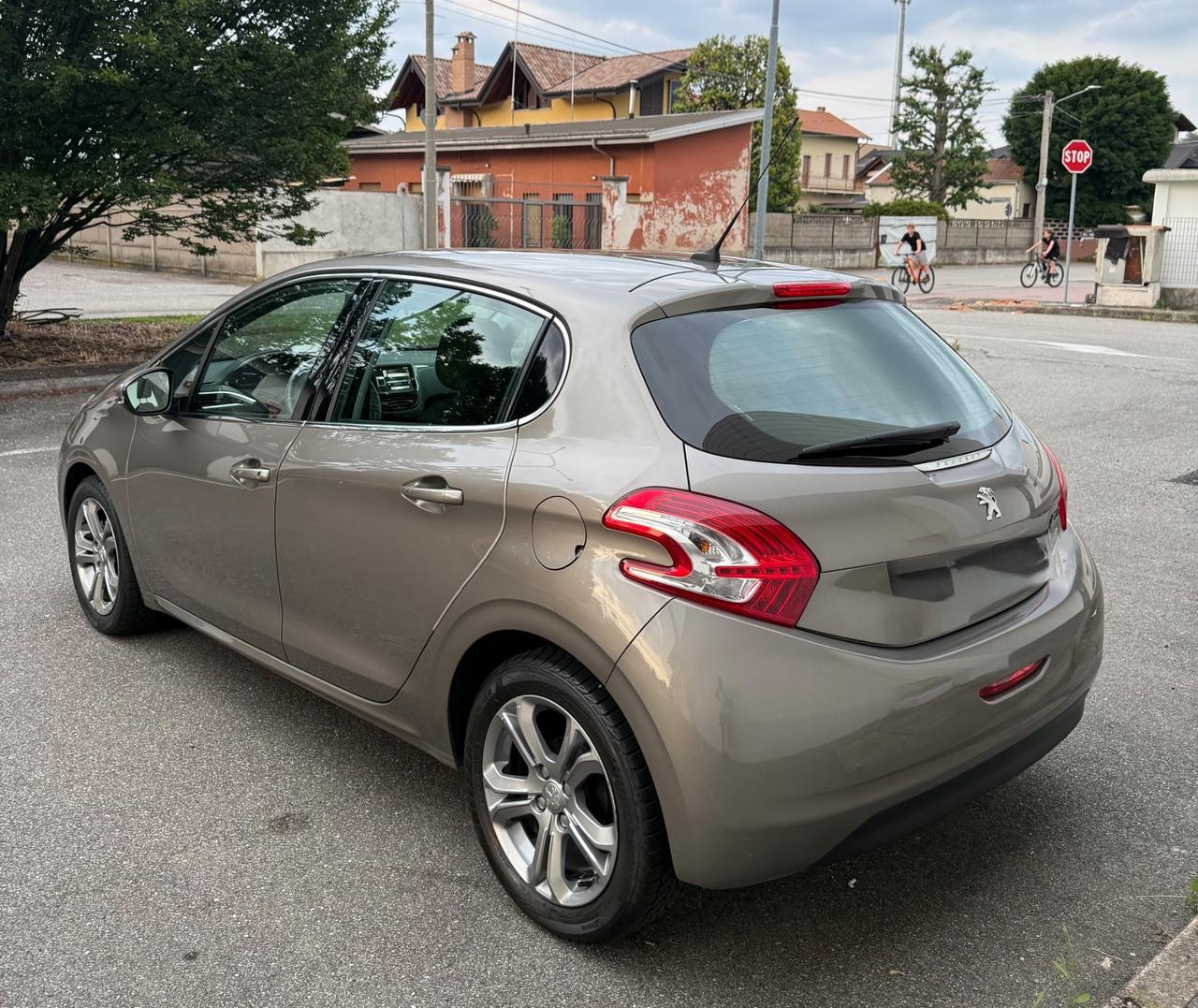 Peugeot 208 1.4 HDi 68 CV 5 porte Access