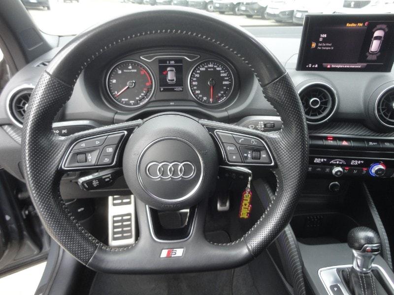 AUDI Q2 Q2 30 TDI S tronic Identity Black