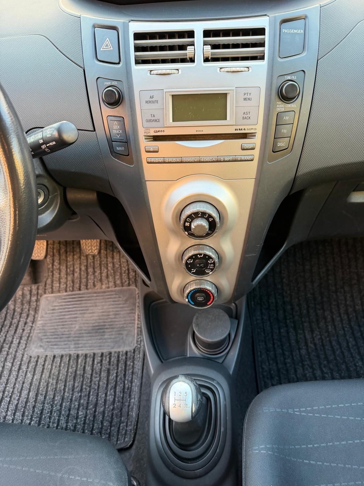 Toyota Yaris 1.0 5 porte Sol