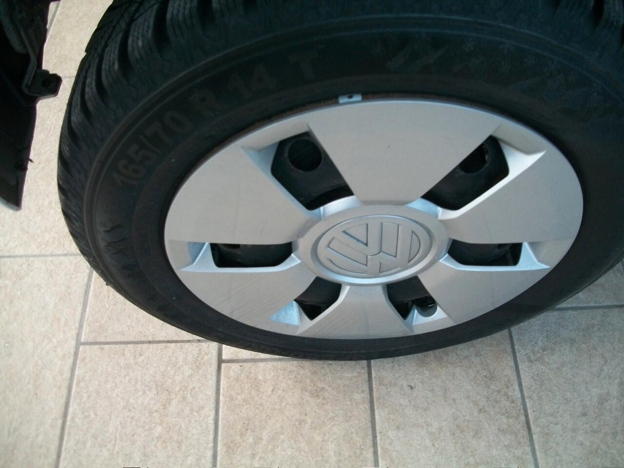 Volkswagen up! 1.0 5p. move ASG CC999 KW 44 HP 60 EURO 05 BENZINA GARANZIA UN ANNO N 08 GOMME E CERCHI E COPRI CERCHI ESTIVE E QUATRO QUATRO STAGIONI 95/100 SI NEOPATENTATI