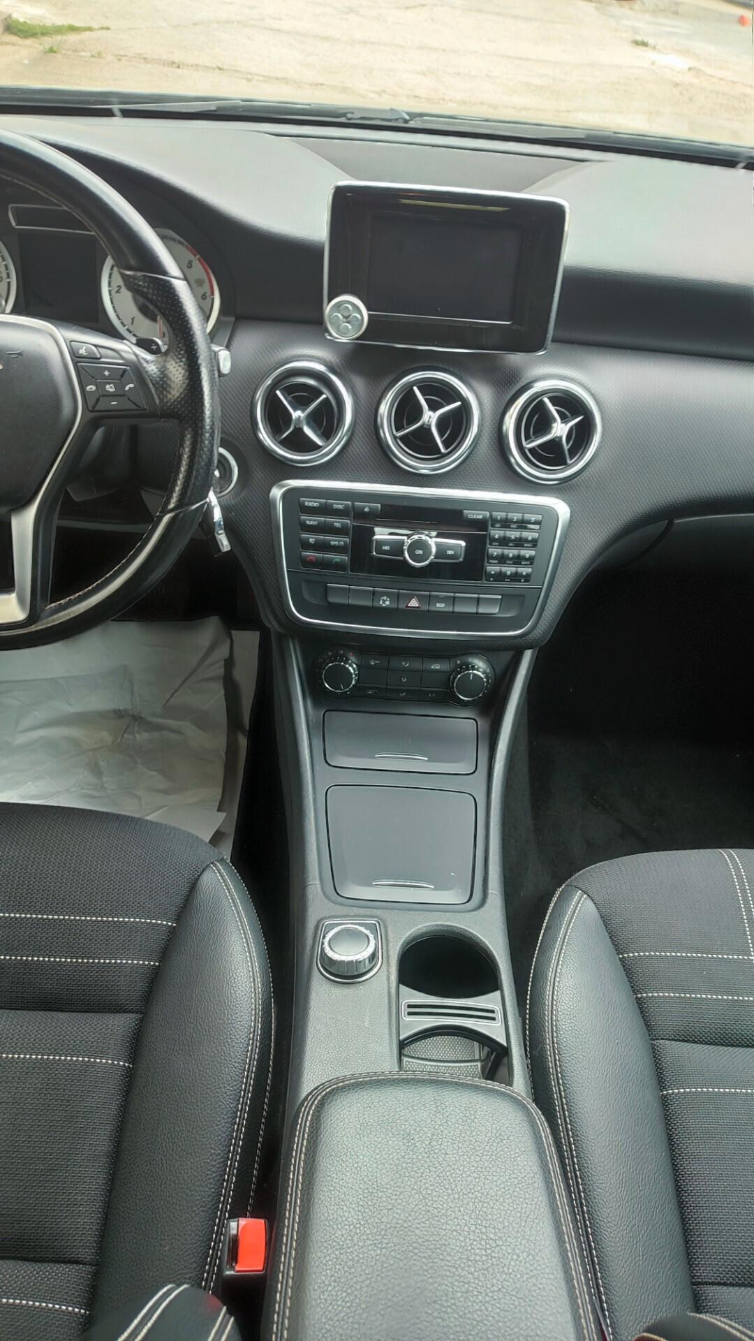 MERCEDES A180