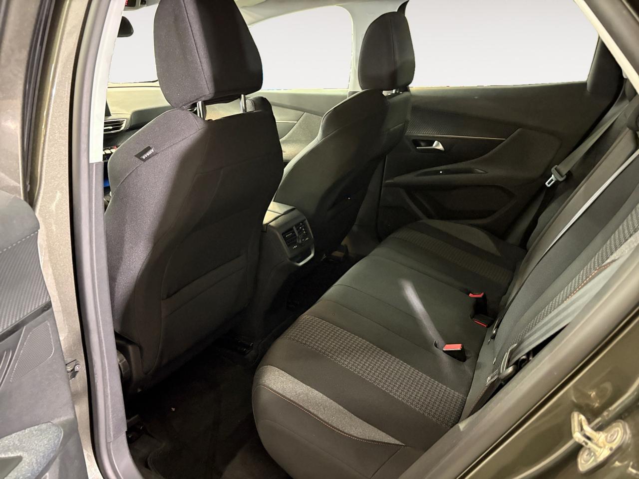 PEUGEOT 3008 1.5 bluehdi Active s&s 130cv