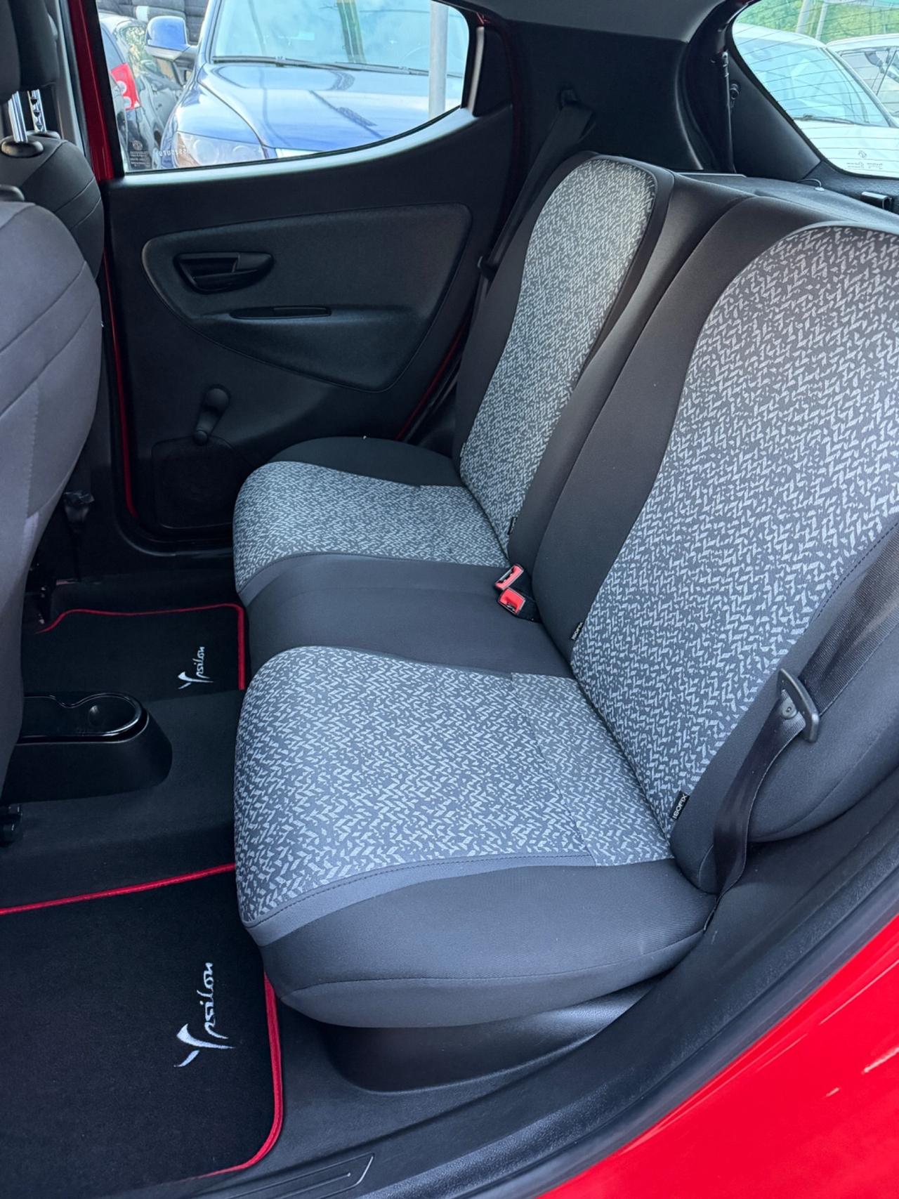 Lancia Ypsilon 1.0 Fire Hybrid Benzina