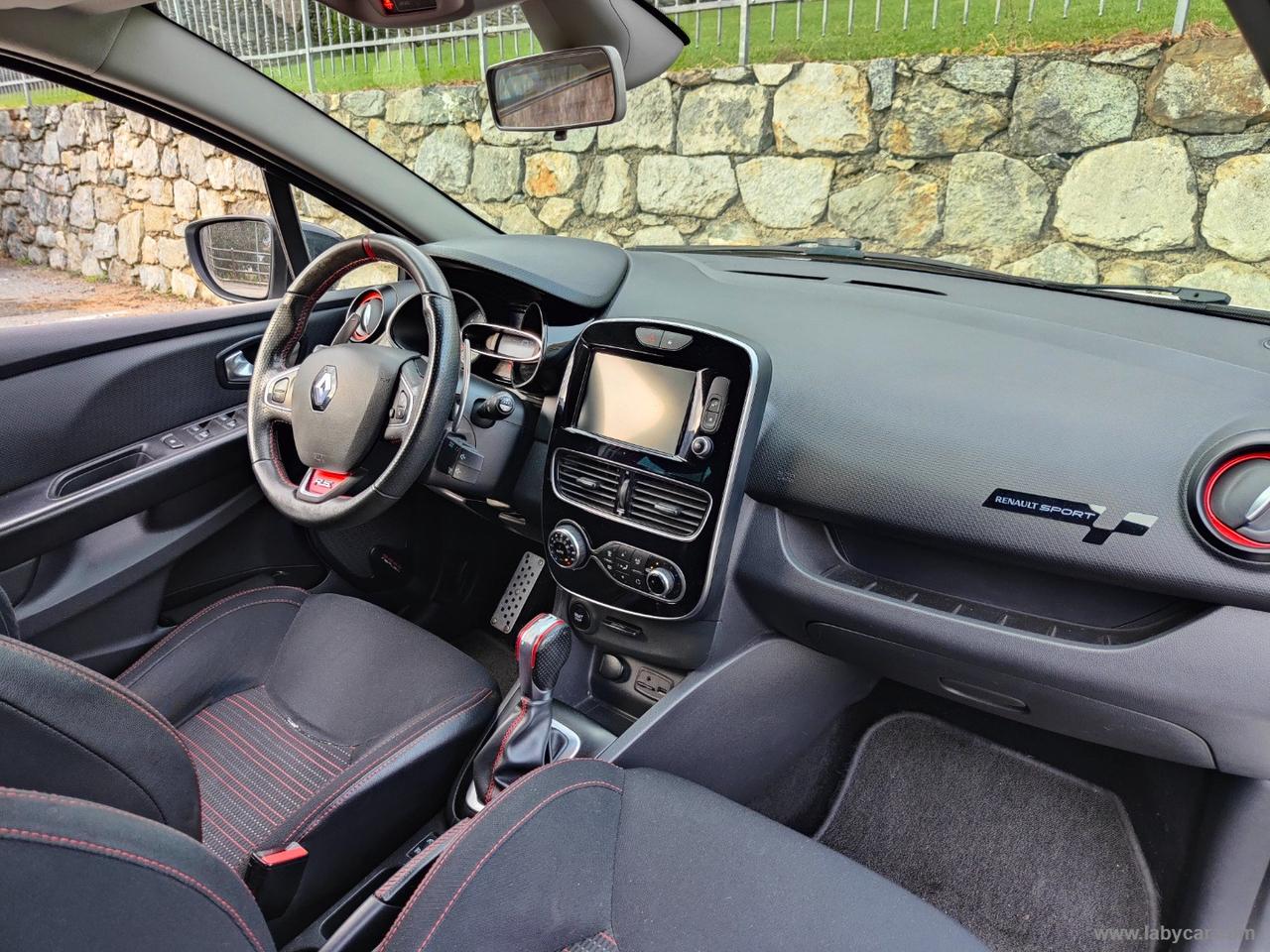 RENAULT Clio TCe 220 EDC R.S. TROPHY Akrapovic + MAXTON