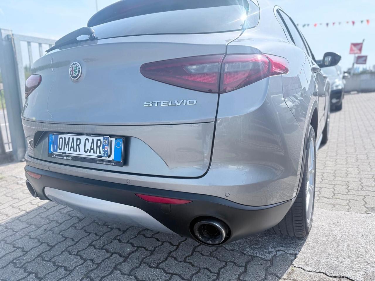 Alfa Romeo Stelvio 2.0 Turbo 280 CV AT8 Q4 GANCIO TRAINO