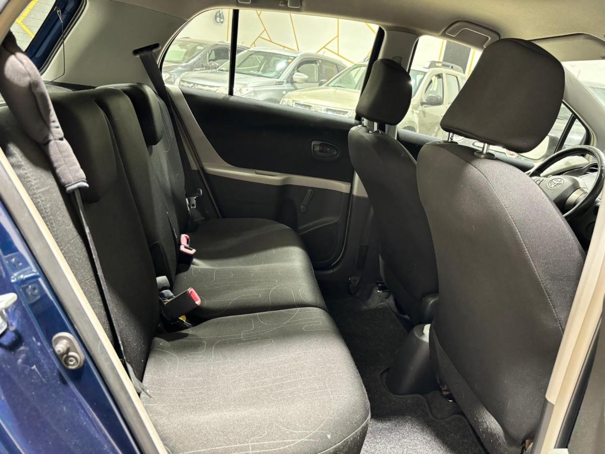 TOYOTA - Yaris - 1.0 5p.
