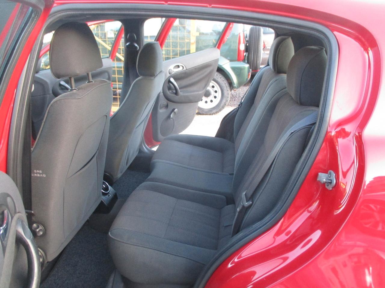 Alfa Romeo 147 1.9 JTD 115 CV MOLTO BELLA