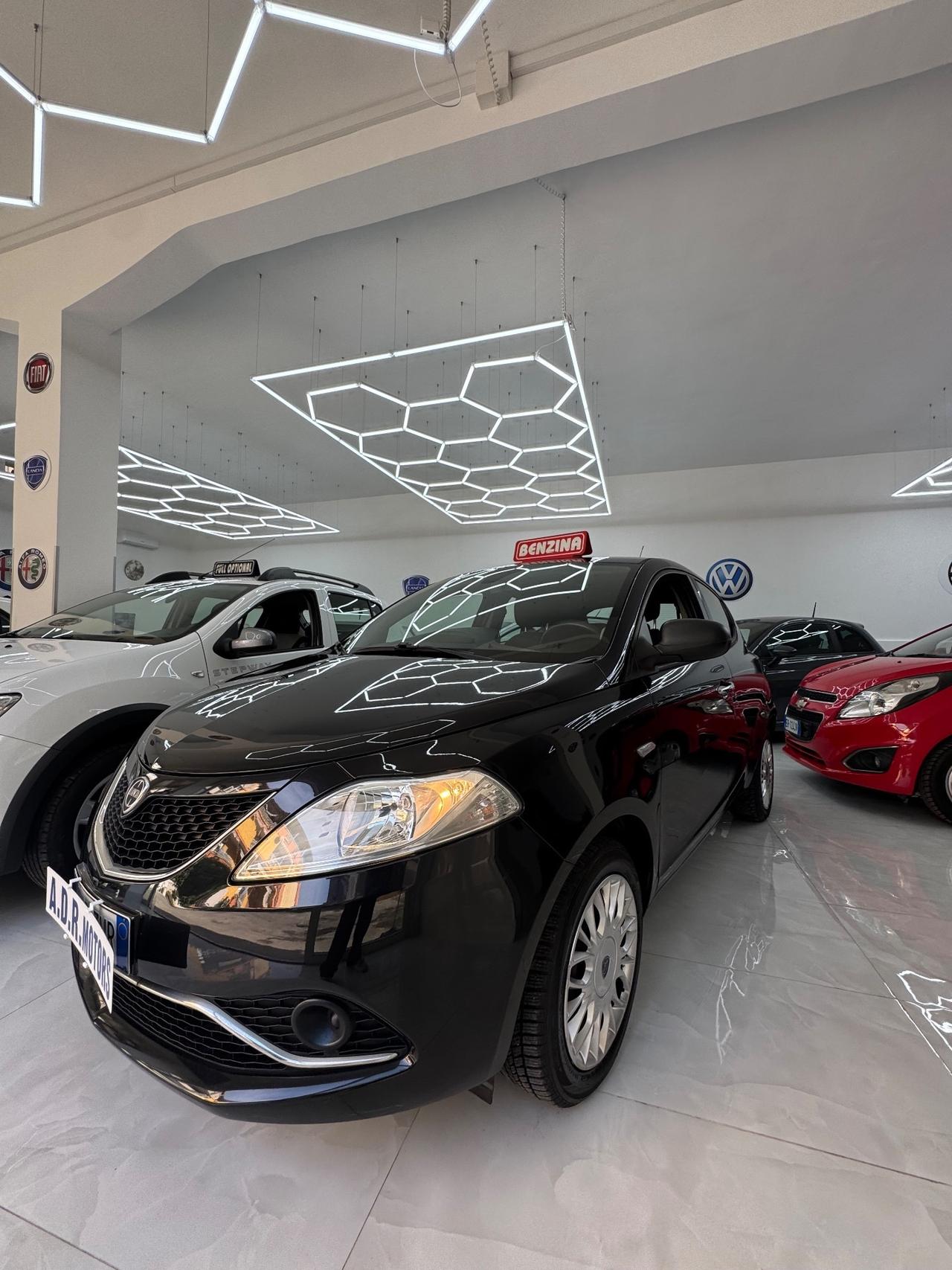 Lancia Ypsilon 1.2 69 CV 5 porte Platinum