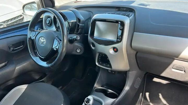 Toyota Aygo 1.0 VVT-i 69 CV 5 porte x-play MMT