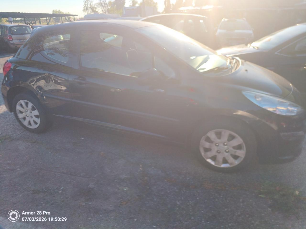 Peugeot 207 1.4 8V 75CV 3p. ONE Line