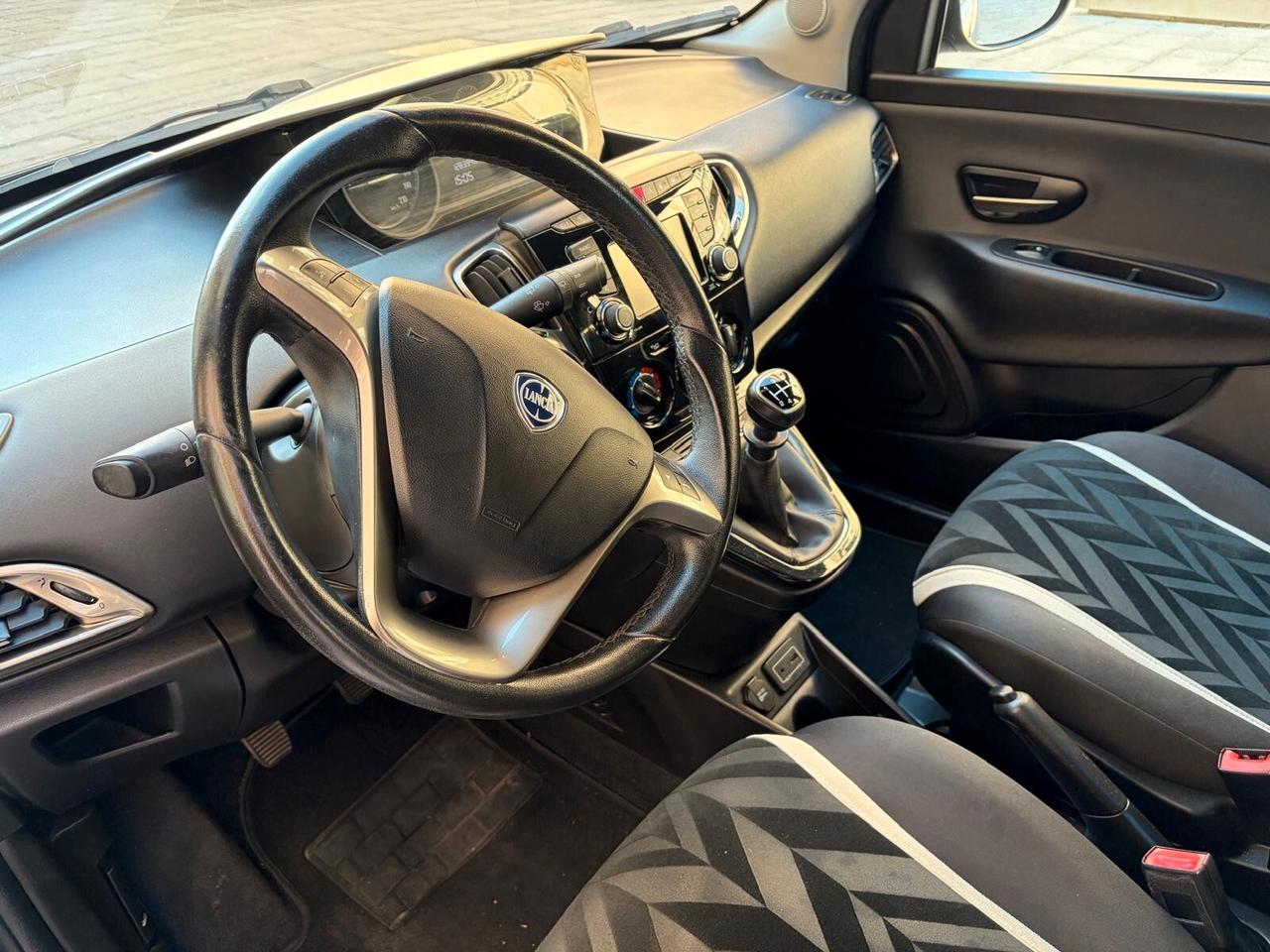 Lancia Ypsilon 1.2 69 CV 5 porte GPL Ecochic Gold NEOPATENTATI