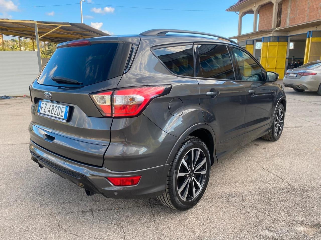 Ford Kuga FORD KUGA TDCI 120 CV S&S 2WD ST-Line