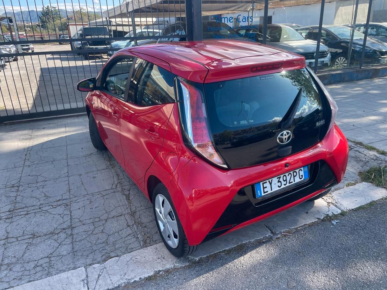 Toyota Aygo 1.0 VVT-i 69 CV 5 porte x-play