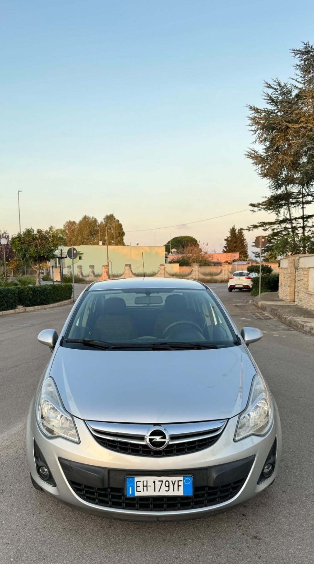 OPEL CORSA 1.2 BENZINA COSMO 2011