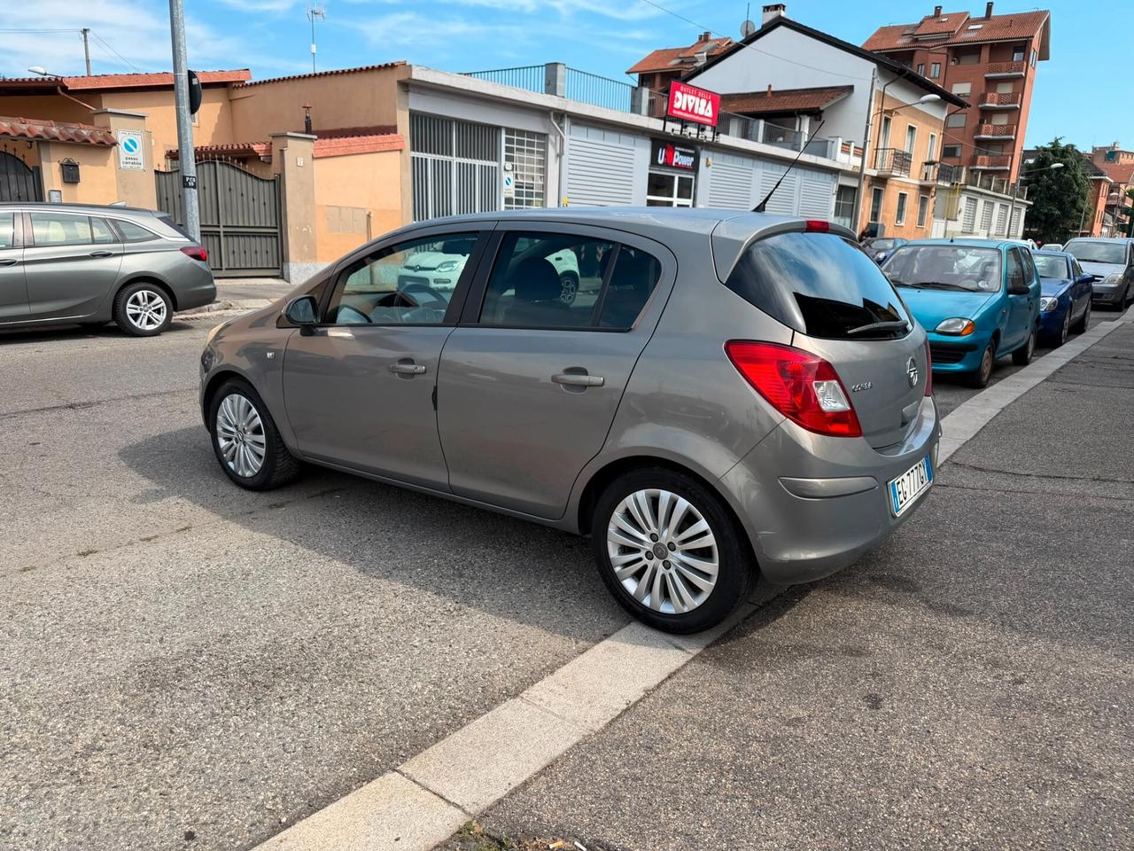Opel Corsa 1.2 5 porte Cosmo