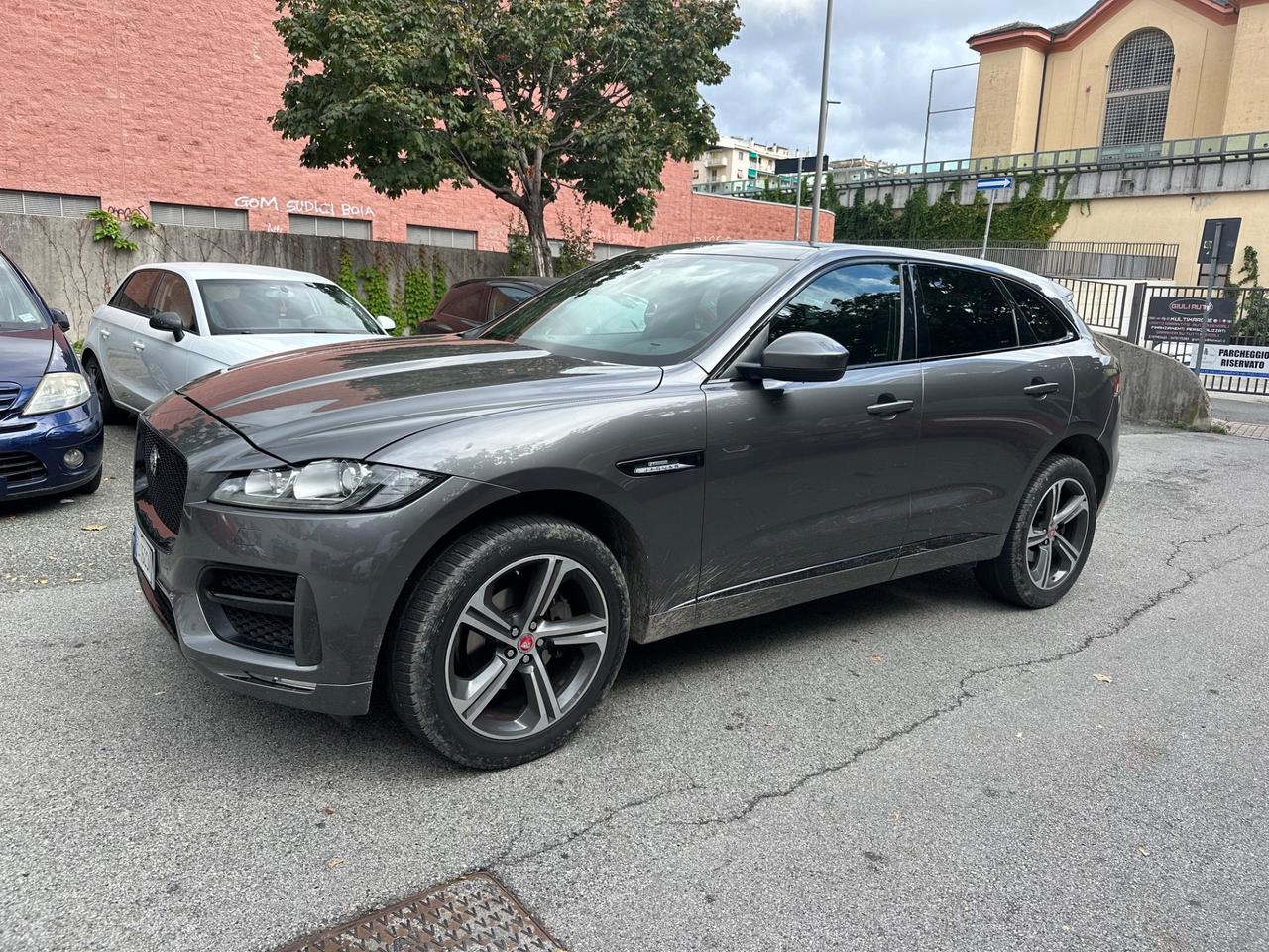 Jaguar F-Pace 2.0 D 180 CV AWD aut. R-Sport