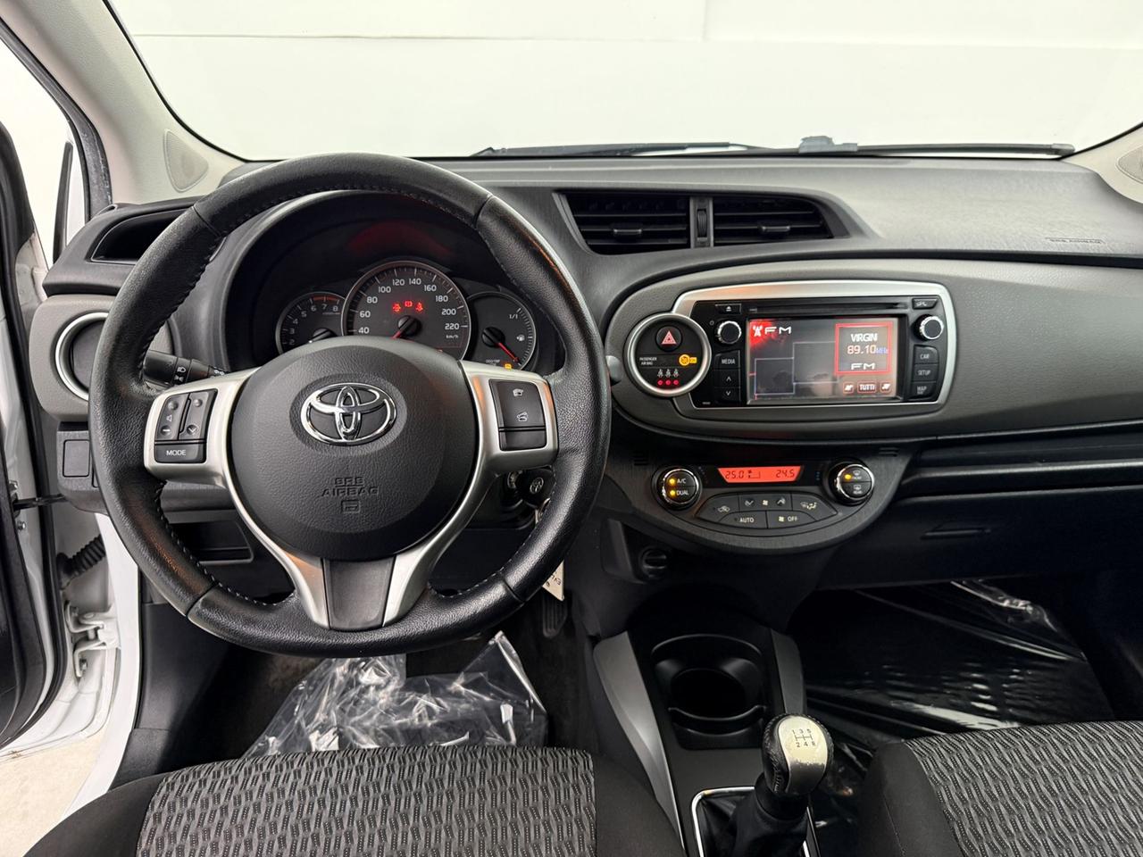 TOYOTA Yaris III 2011 Yaris 5p 1.0 Lounge