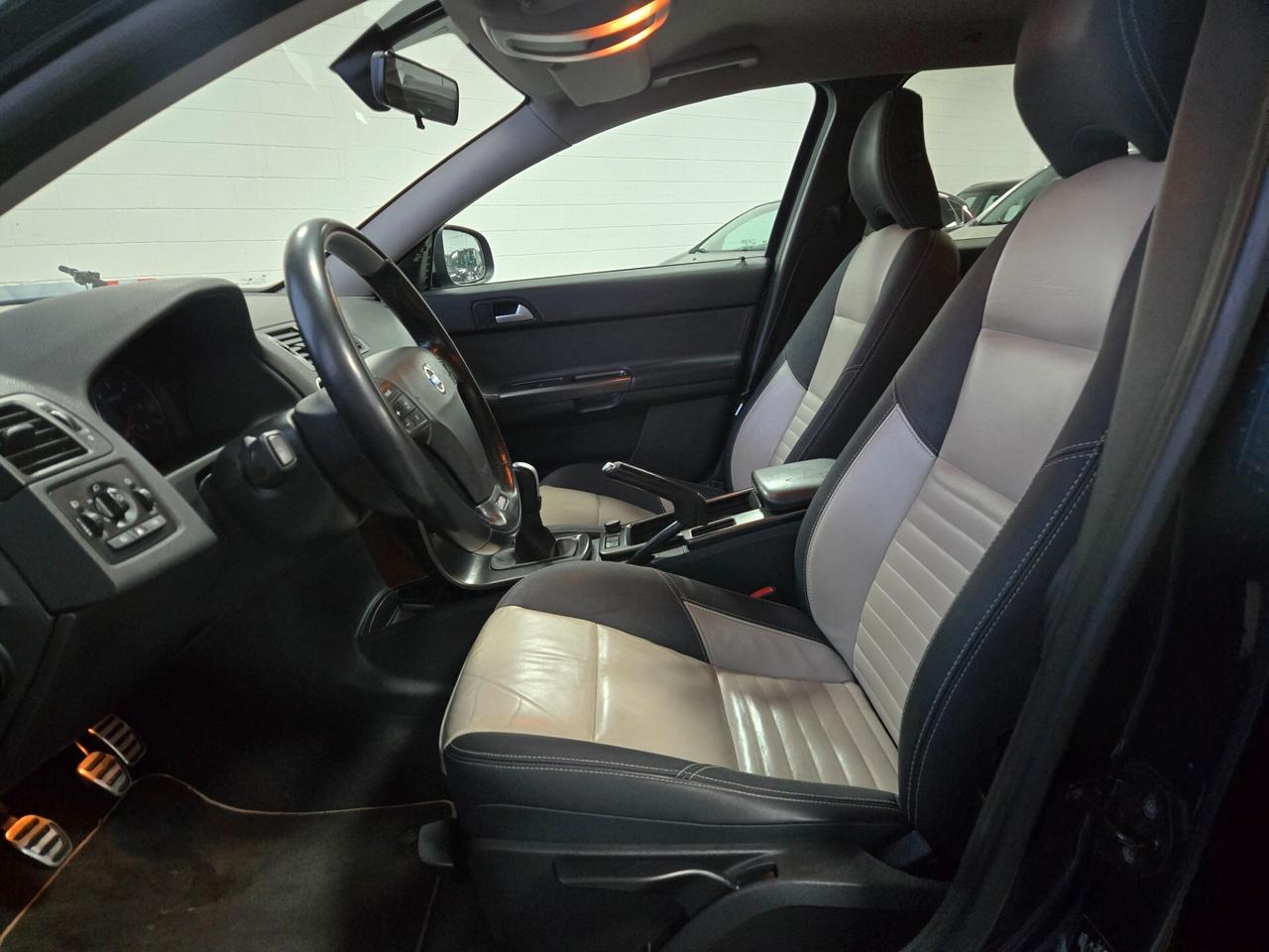 Volvo V50 D2 R-design